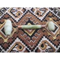 Нефритовый массажер для лица.