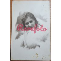 1930-е Открыточный формат девушка студийное фотоателье Фортуна типаже ретро