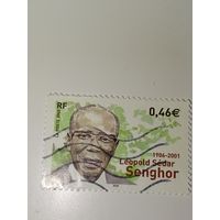Франция год 2002 год Марка посвящена Леопольду Седару Сенгору (1906–2001)