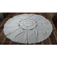 Утонченная винтажная скатерть Ришелье для круглого стола Друзей.