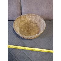 Старая плетёная ёмкость