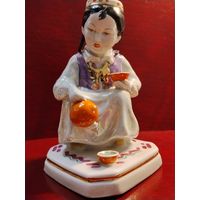 Статуэтка - Узбечка с чайником. Маленькая хозяйка. Дулево 1961 г. ПОД РЕСТАВРАЦИЮ.