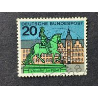 Германия 1964. Столицы земель Федеративной Республики Германия. Памятник Яну Веллену и ратуша, Дюссельдорф