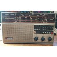 Радиоприёмник "Океан 222". Работает.