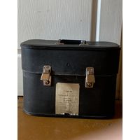 Кофр для кинопроектора. Высота 33 см. ширина 45. Глубина 24. Замки рабочие. Ключей нет