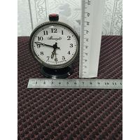 Будильник Вымпел механический. 80-е годы.