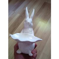 Фарфоровая статуэтка Пасхальный Кролик.Высота 24 см.