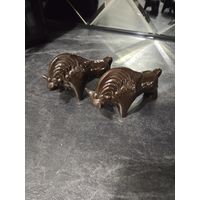 Два керамических зубра