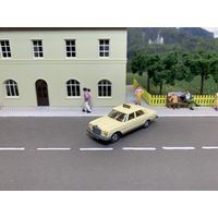 Mercedes-Benz W115 TAXI. Масштаб HO 1:87.