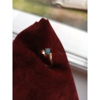 Комплект золотых ( 585пр) сережек с топазом + кольцо