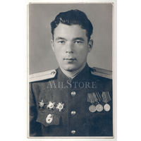 Лот из 2-х фотографий Гвардии старшего лейтенанта РККА.