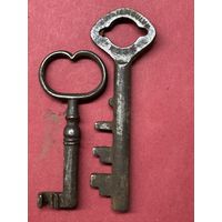Ключи  старинные.цена за два.