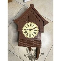 Часы с кукушкой, все на фото, работоспособность неизвестна