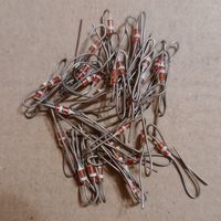 Стабилитрон Д818 новый, цена за 38 штук.