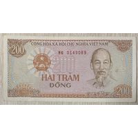 Банкнота 200 донгов. 1987 год, Вьетнам. НЕ БЫЛА В ОБОРОТЕ.