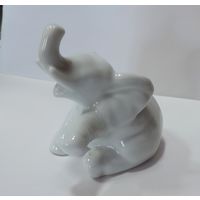 Статуэтка фарфоровая "Слон" 80-е годы Европа. Высота 9.5 см.