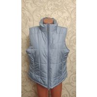 Теплая жилетка Steeds на 48-50 р. небесного цвета, воротник стойка, утеплена. Германия. Очень хорошего качества. ПОгруди 57 см, длина 58 см. Отличное состояние, б/у недолго.