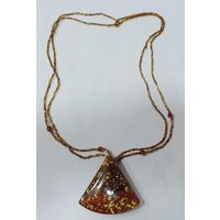 Бусы с крупным кулоном, 2-х рядное колье. Цветное стекло. Кулон - пластик. Длина 120 см. Размер кулона 6-6.5 см.