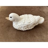 Детская игрушка. Уточка. Пластмасса. 15 см. Похожа на целлулоид.