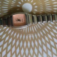 Часы наручные с браслетом  OMAX  ,   тикают. Состояние на скане.