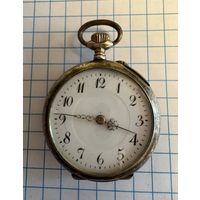 Часы на ходу . Серебро 800 проба . Вес 22.3 грамма