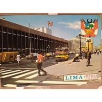 Лима, Перу. Современный вид на проспект Куско. Банк Визе и Банк Нации