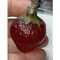 Ёлочная игрушка , Клубника . СССР .