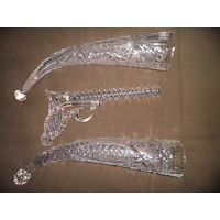 Хрустальный рог-2 шт.,и дуэльный пистолет 17 в.(штоф) времён СССР.С рубля.