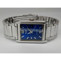 Часы Casio кварц. корпус 33*28 мм. Идут точно. С рубля