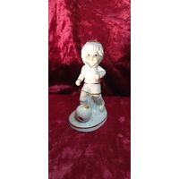 КОЛЛЕКЦИОННАЯ ФАРФОРОВАЯ СТАТУЭТКА ФУТБОЛИСТ ИТАЛИЯ ОРИГИНАЛ  .  Распродажа Коллекции !!! . Экспресс  Аукцион с рубля без МПЦ   .Много лотов в продаже .