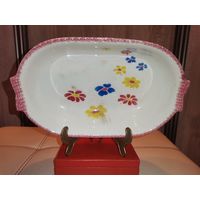 Глубокое, керамическое блюдо с ручками овальной формы, "Villeroy & Boch", 1918-1935 года, без сколов.