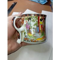 Японская фарфоровая кружка - Гейши . Очень красивая .