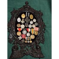 Металлическая рама для зеркала с военной арматурой периода ПМВ , Германия.