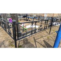 Ограда металлическая окрашенная на кладбище