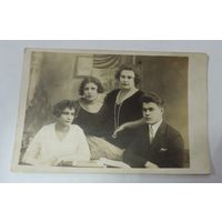 Фото семейное 1927 г. Размер 8.5-13 см.