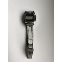 Часы электронные женские СССР