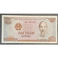 Банкнота 200 донгов 1987 год. Вьетнам. НЕ БЫЛА В ОБОРОТЕ