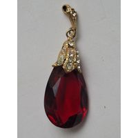 Крупный кулон. Рубиновое стекло. 80-е годы, Чехословакия