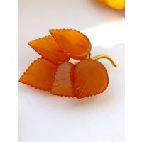 Брошь Листики. Янтарь