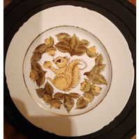 Тарелка фарфор или фаянс с белкой