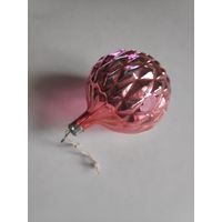 Ёлочная игрушка розовая.