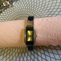 Часы наручные с браслетом GUCCI ,   тикают. Состояние на скане.