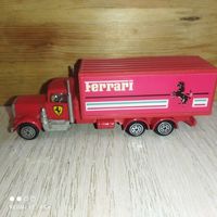 Грузовик Kenworth от Hot Wheels.