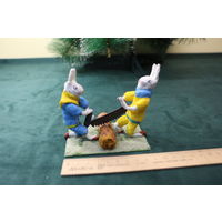 Ёлочная игрушка папье-маше, "Зайцы лесорубы".