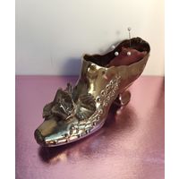 Фарфоровая туфелька игольница