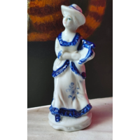 Девушка с арфой. Фарфор. Женщина в платье и шляпке. Статуэтка. Высота 14 см