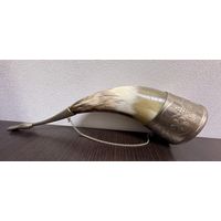 Винтажный рог для вина.