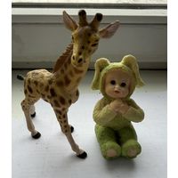 Игрушки жираф и мальчик