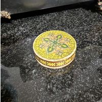 Винтажная миниатюрная коробочка с пудрой Дзинтарас 1960-е года СССР