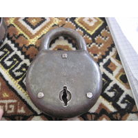 Старый советский навесной замок.